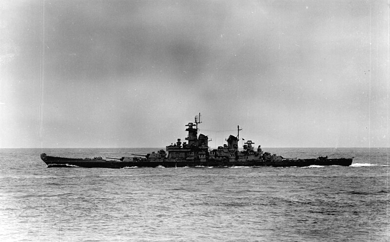 File:USS Missouri (BB-63) at sea in the Pacific, circa early 1945.jpg