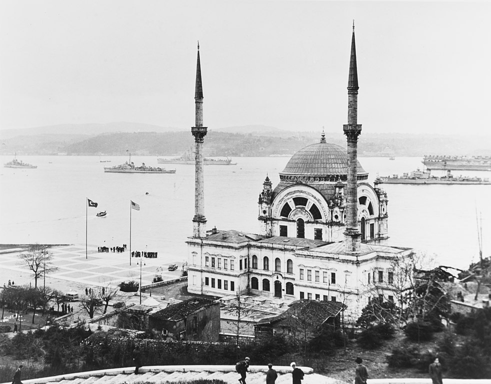 Photo d'Istanbul : Vaisseaux militaire américains dans le Bosphore en 1950.