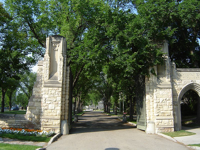 File:UofSMemorialGates-5.jpg