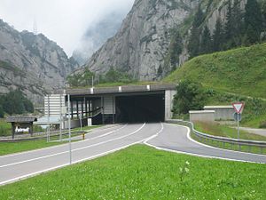 Toegang tot de galerij voor de tunnel aan de zuidzijde (zijde Andermatt) (2007).