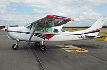 The 205 kept the 210 cowling bulge VH-RYB Cessna 205 (Model 210-5) (12161066566).jpg