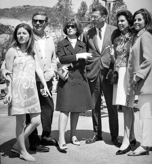 On set of Valley of the Dolls (1967), L-R: Patty Duke, Mark Robson, Lee Grant, David Weisbart (producer), Jacqueline Susann (author of book), and Barb