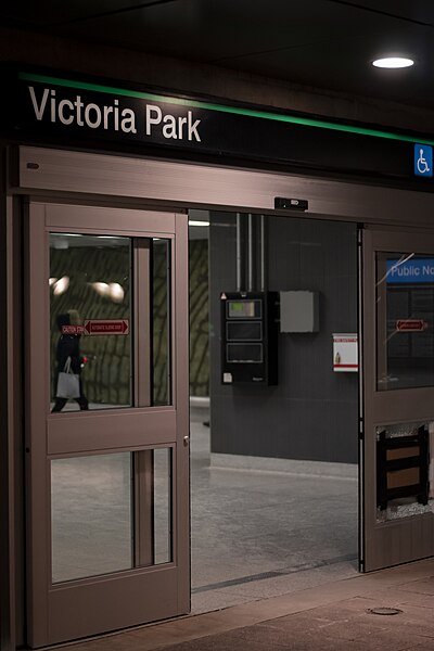 File:Victoria Park Station 39.jpg