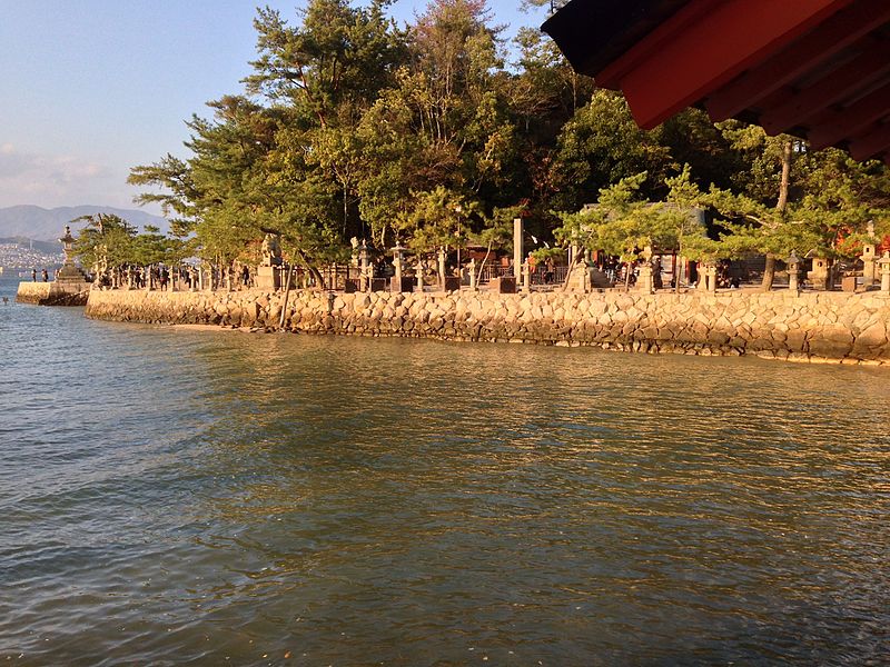 File:View of sando from Itsukushima Shrine.jpg