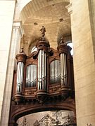 Orgue nord dans le Chœur.