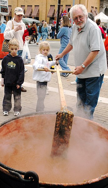 File:Washington Heritage Trail - Stirring a Pot of Apple Butter at the Berkeley Springs Apple Butter Festival - NARA - 7722740.jpg