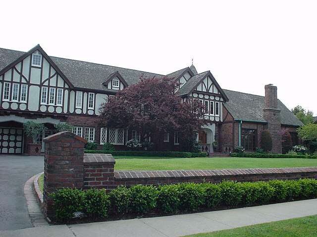 The Leonie Pray House, built for Signal Hill oilman William E. "Billy" Babb in 1927; Tudor Revival architecture by Clarence Aldrich. It appears in Not