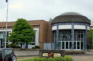 <span class="mw-page-title-main">West Linn High School</span> Public school in West Linn, Clackamas, Oregon, United States