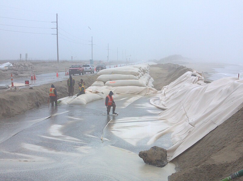 File:Working in the rain on Dec. 26.jpg