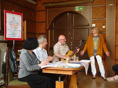 Spotkanie autorskie Zdzisława Wegenki 23 maja 2017 w Łodzi. Poeta i wykonawcy muzyki Ryszard Krauze (gitara i wokal) i Małgorzata Skwarek-Gałęska (wokal)