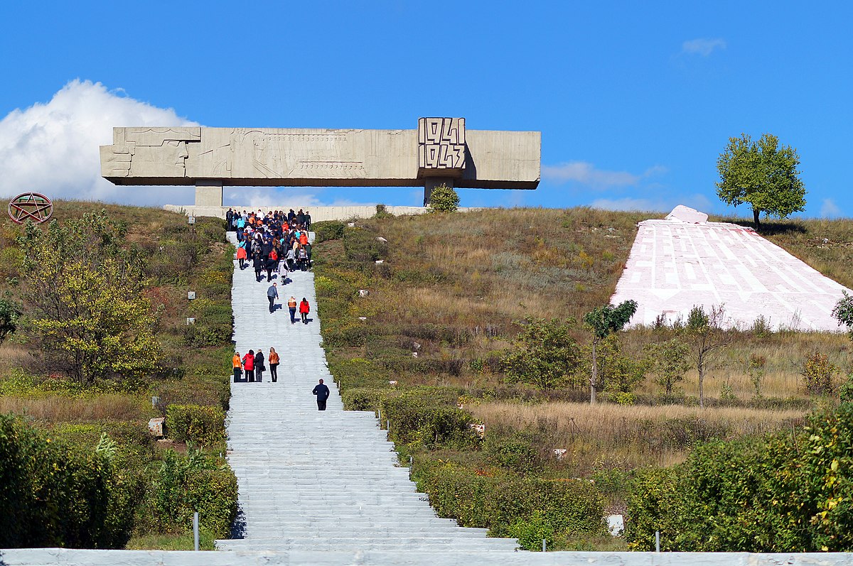 Шалавы на трассе в Красном Луче