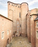 La tour Saint-Michel et la cour d'honneur du palais de la Berbie - Albi