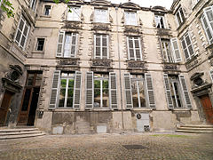 Élévation principale de l’Hôtel de Ragueneau.jpg