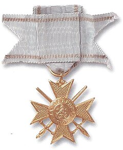 Войнишки знак на ордена „За Храброст“ I степен, емисия 1915 г. (аверс).jpg