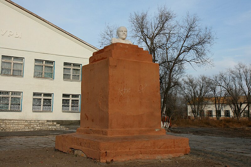 File:Ленин (Караванное, Астрахань).jpg