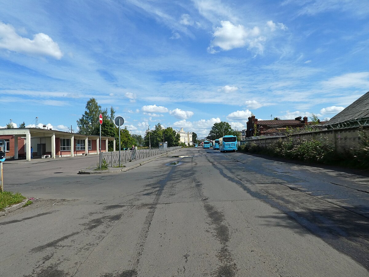 Привокзальная улица (Ломоносов) — Википедия