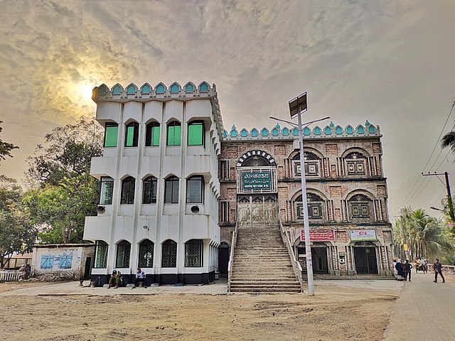 Image: কেরামতিয়া মসজিদ ও মাজার, রংপুর।