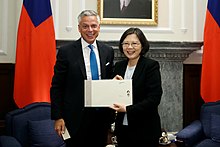 Huntsman meeting with Taiwan President Tsai Ing-wen in June 2016 Cai Ying Wen Zong Tong Jie Jian Da Xi Yang Li Shi Hui Fang Wen Tuan Yi Xing .jpg