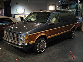 1986 Dodge Caravan Smithsonian National Museum of American History.jpg