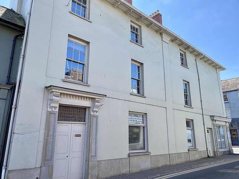 File:1 Monk Street, Abergavenny, April 2021.jpg