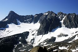 Mount Sill vlevo, pod vrcholem ledovec Palisade Glacier