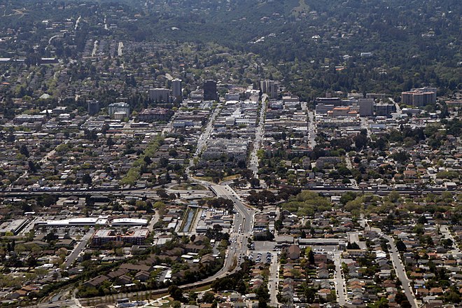 Aerial view of San Mateo, directed west toward the downtown area (2009). The wide street in the middle foreground is 3rd Avenue. 2009 04 19 lax-sfo 423 (3541371585).jpg