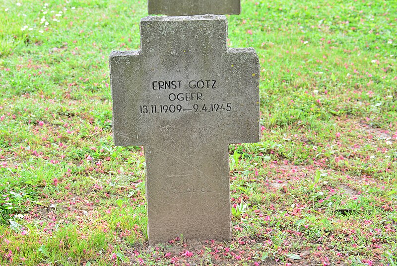 File:2016-05-19 GuentherZ Wien11 Zentralfriedhof Gruppe97 Soldatenfriedhof Wien (Zweiter Weltkrieg) (092).jpg