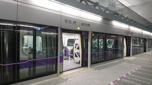 臺北車站的全高式月台門