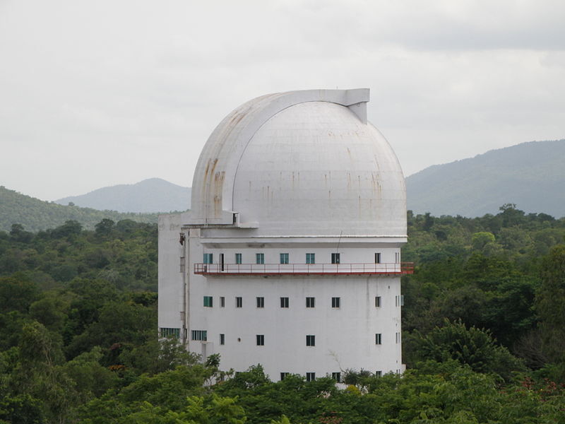 File:93-inch telescope seen from the 40-inch telescope at Vainu Bappu Observatory.JPG