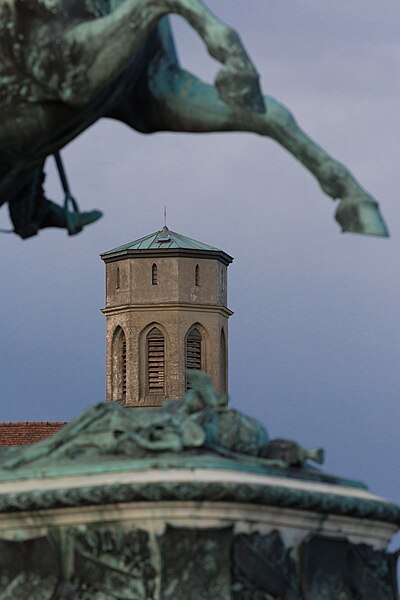 File:A-20126 Minoritenkirche mit Erzherzog Karl-Denkmal im Vordergrund - Heldenplatz Wien -hu- 6326.jpg