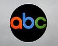 Version couleur du logo ABC Circle lors du passage à la couleur
