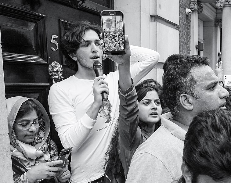 File:Activist Shayan Ali speaks to hundreds of protesters in London demanding the release of Pakistan's former prime minister Imran Khan.jpg