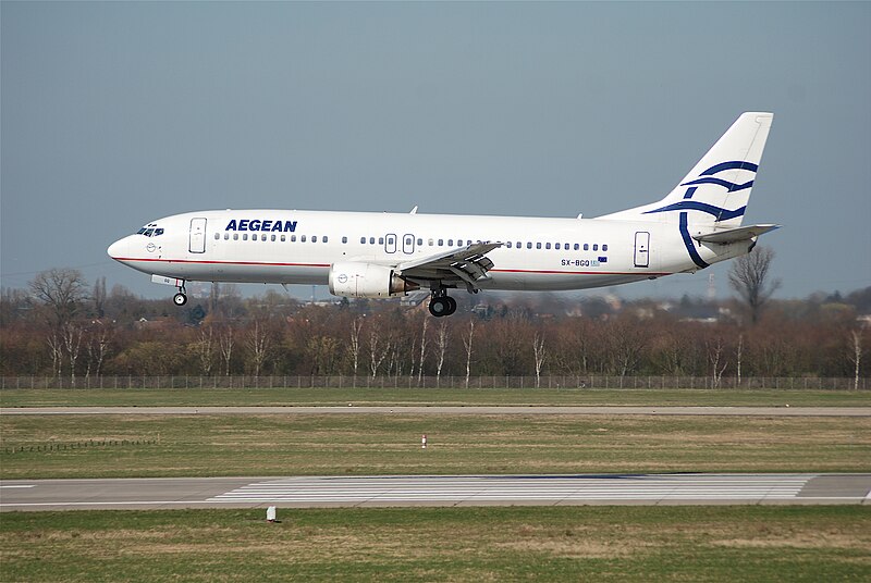 File:Aegean Airlines Boeing 737-400 (SX-BGQ) landing at Düsseldorf Airport.jpg