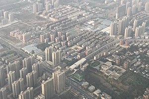 Xinzheng, Zhengzhou'daki Longhu kasabasının havadan görünümü 20190405.jpg