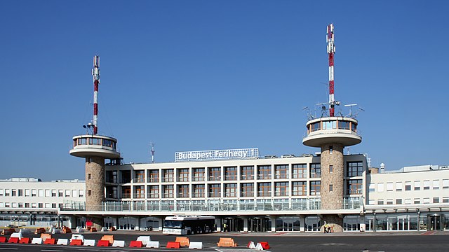 640px-Airport_Budapest_Terminal_1_(4977).jpg
