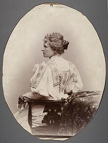 Alexandra Ahnger di awal tahun 1890-an