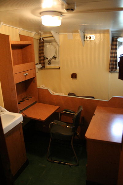 File:Angoumois - Crew cabin 1.jpg