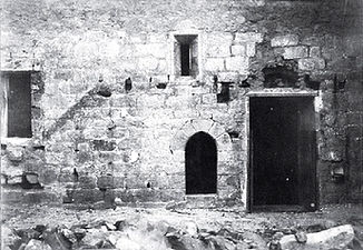 The first church of Póvoa de Varzim being demolished in January 1910; it then became clear it had a Romano-Gothic foundation