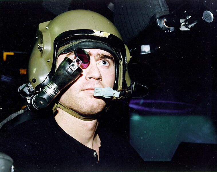 File:Apache Helicopter Helmet & Display System - GPN-2000-001550.jpg