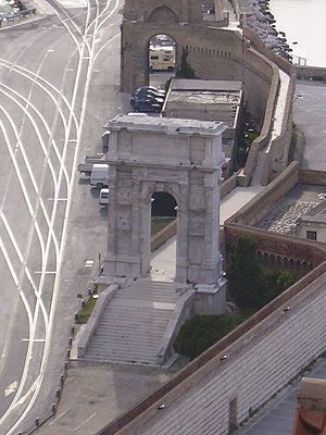 Arch of Traiano-Ancona.jpg