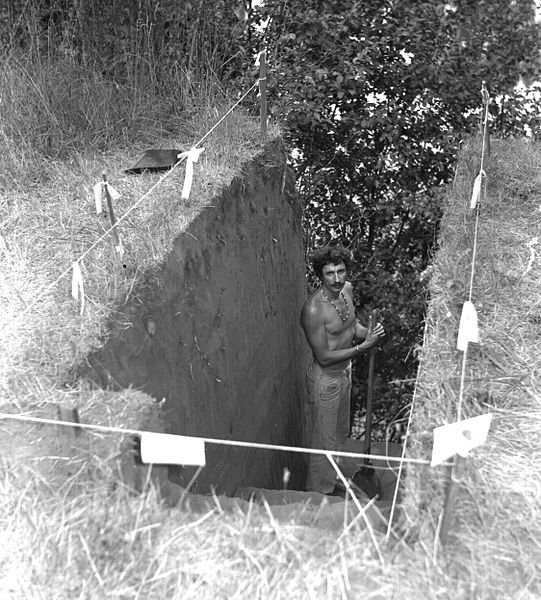 File:Archaeologist at Champoeg State Park.jpg