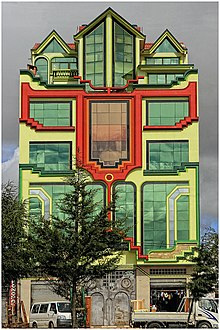 A cholet in El Alto, Bolivia. Arquitectura Cohetillo.jpg