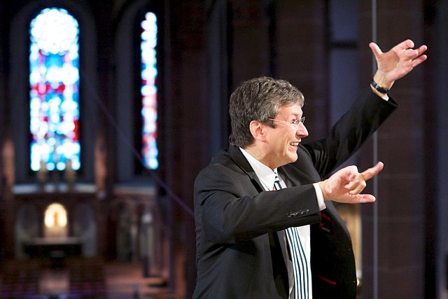 Gabriel Dessauer conducting the Chor von St. Bonifatius, 2012