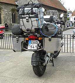 https://upload.wikimedia.org/wikipedia/commons/5/5d/BMW_R1200GS_fully_kitted.jpg