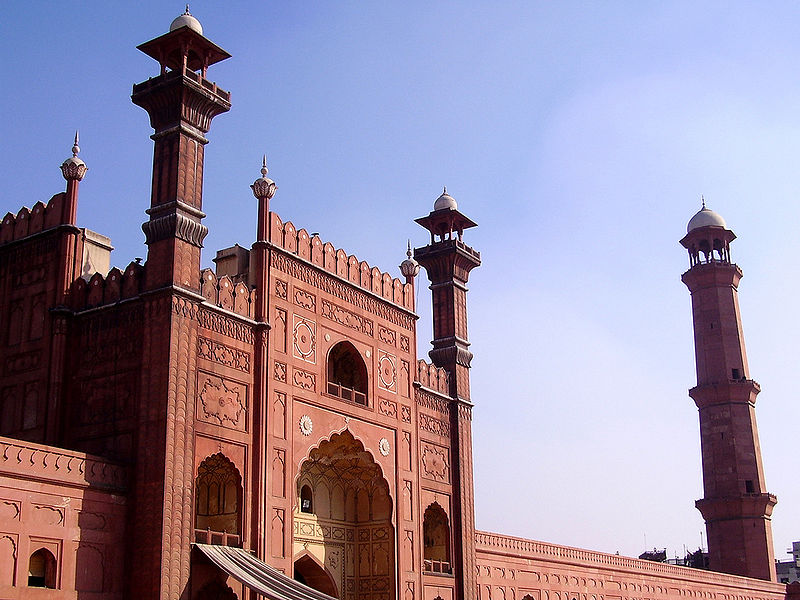 File:Badshahi Mosque Perspective.jpg