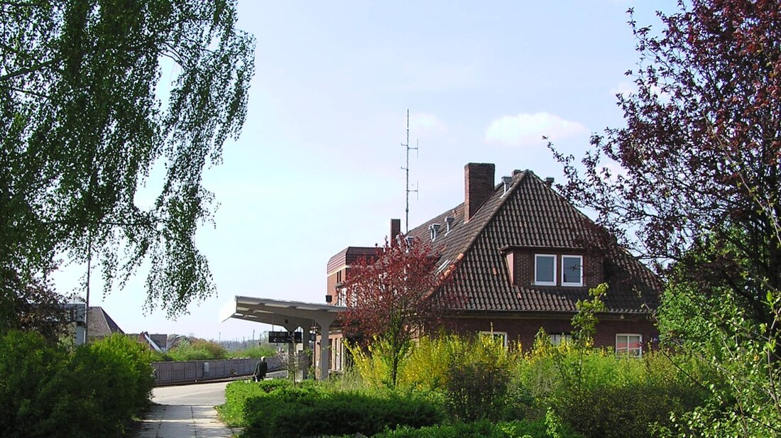 File:Bahnhof Büchen 2004.jpg