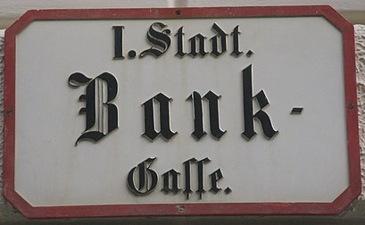 So kommt man zu der Bankgasse mit den Öffentlichen - Mehr zum Ort Hier