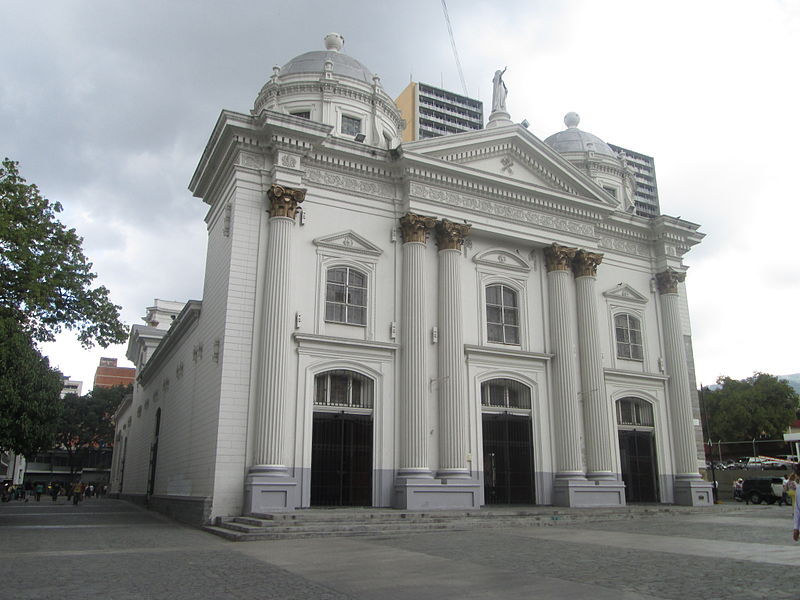 File:Basílica de Santa Teresa.JPG