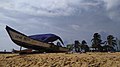 Bateau sur une plage de Lomé.jpg