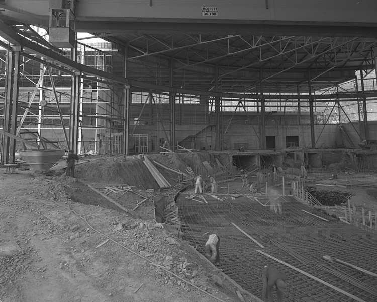 File:Bevatron building interior construction. Photograph taken June 1, 1950. Bevatron-256 - DPLA - e33b01a7600a0205b0fd75a21885a03f.jpg